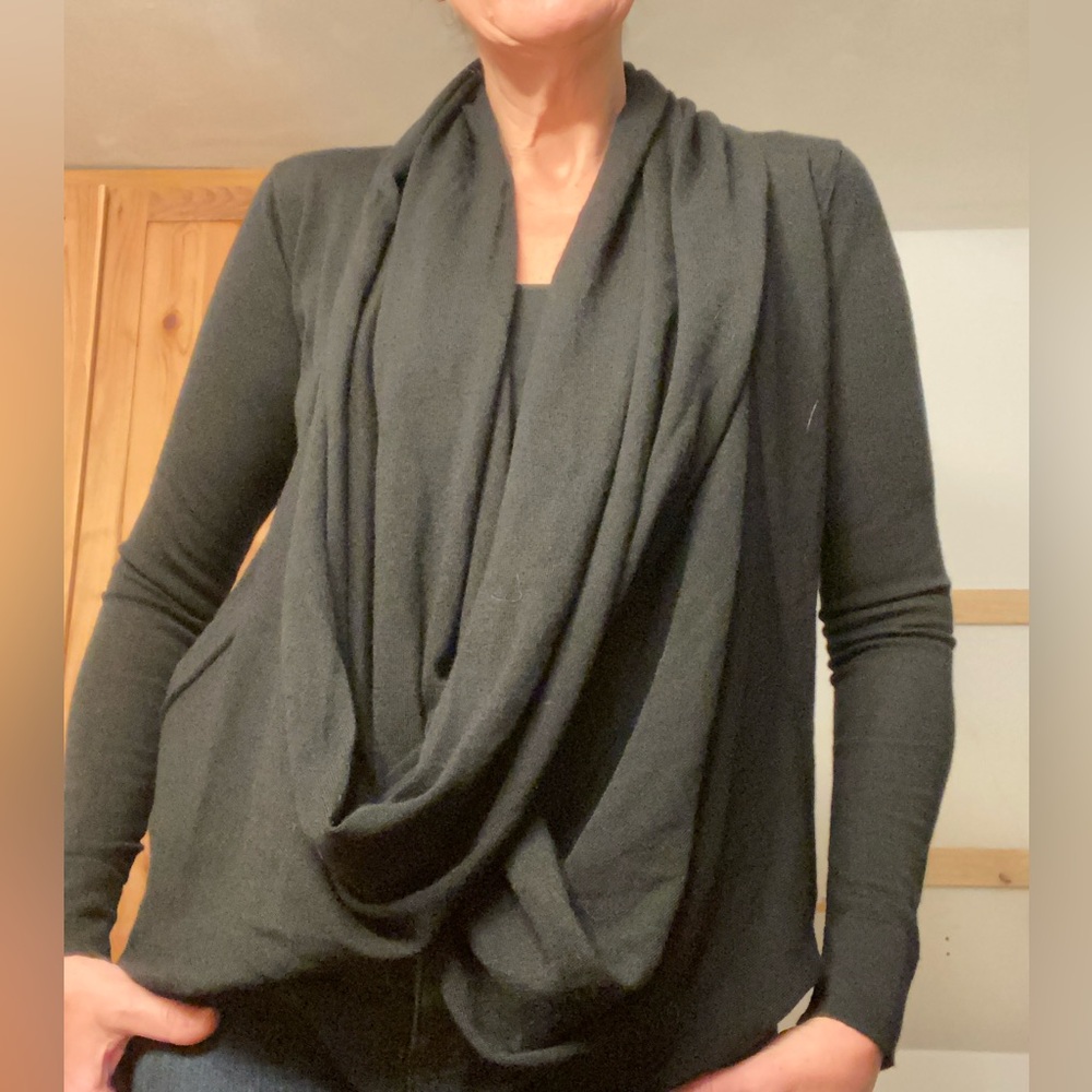 NWT Garnet Hill Women's Black Small 100% Merino sweater